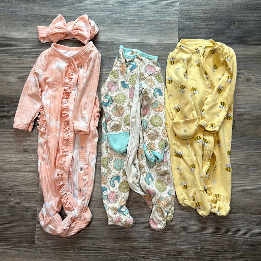 Footed pajamas 0-3 months